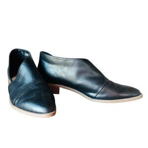 COPY - Universal Threads cut out booty size 6